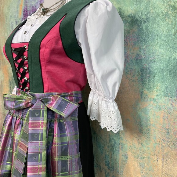 NWTπOriginal traditional high-quality Bavarian Dirndl with Apron & Blouse - Picture 11 of 16